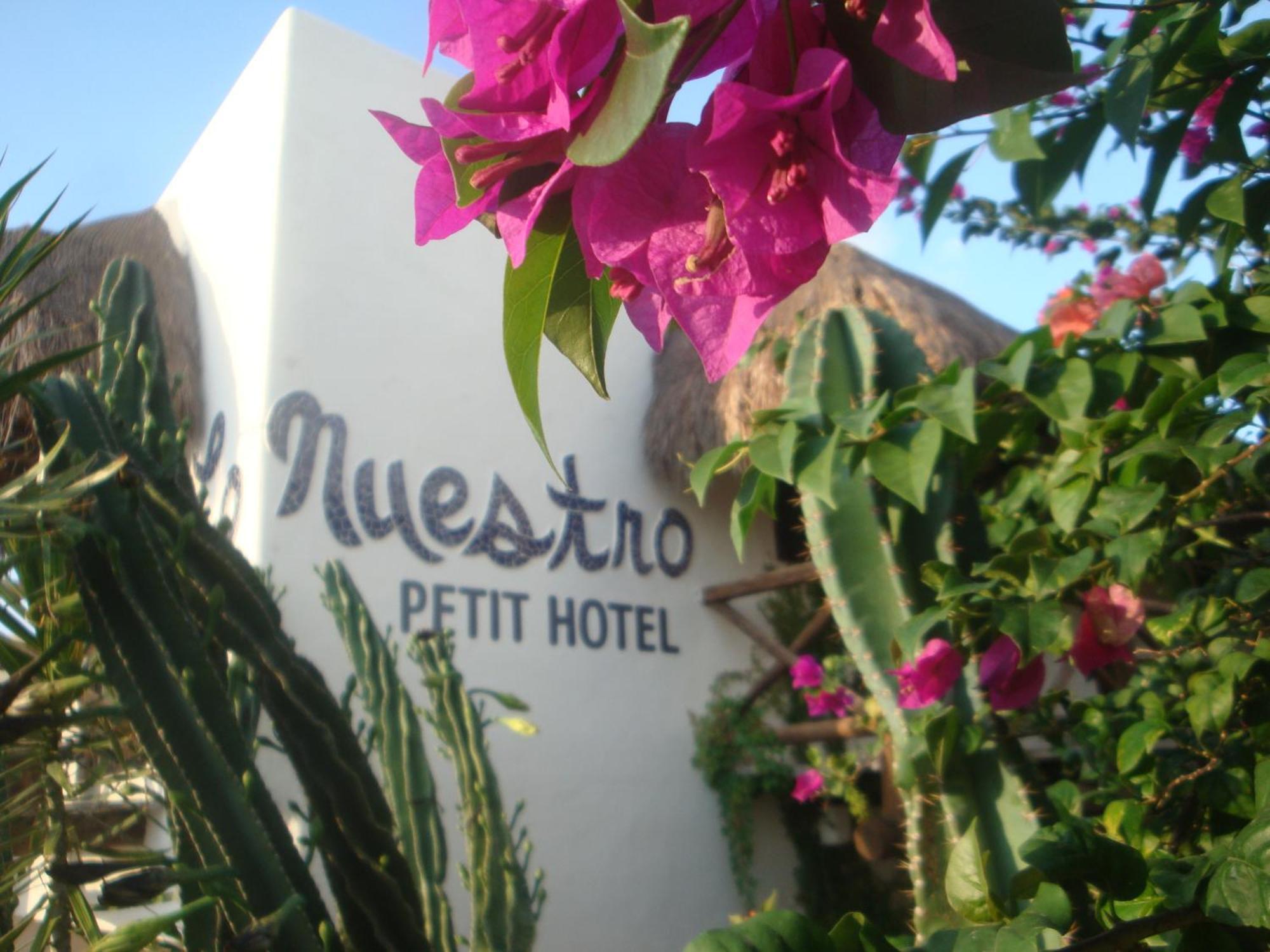 Lo Nuestro Petit Hotel Tulum Bagian luar foto