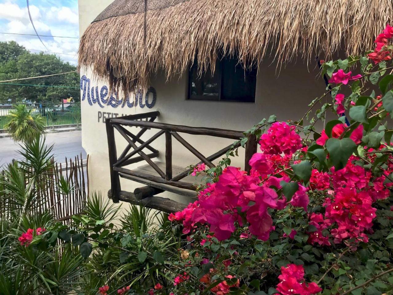 Lo Nuestro Petit Hotel Tulum Bagian luar foto