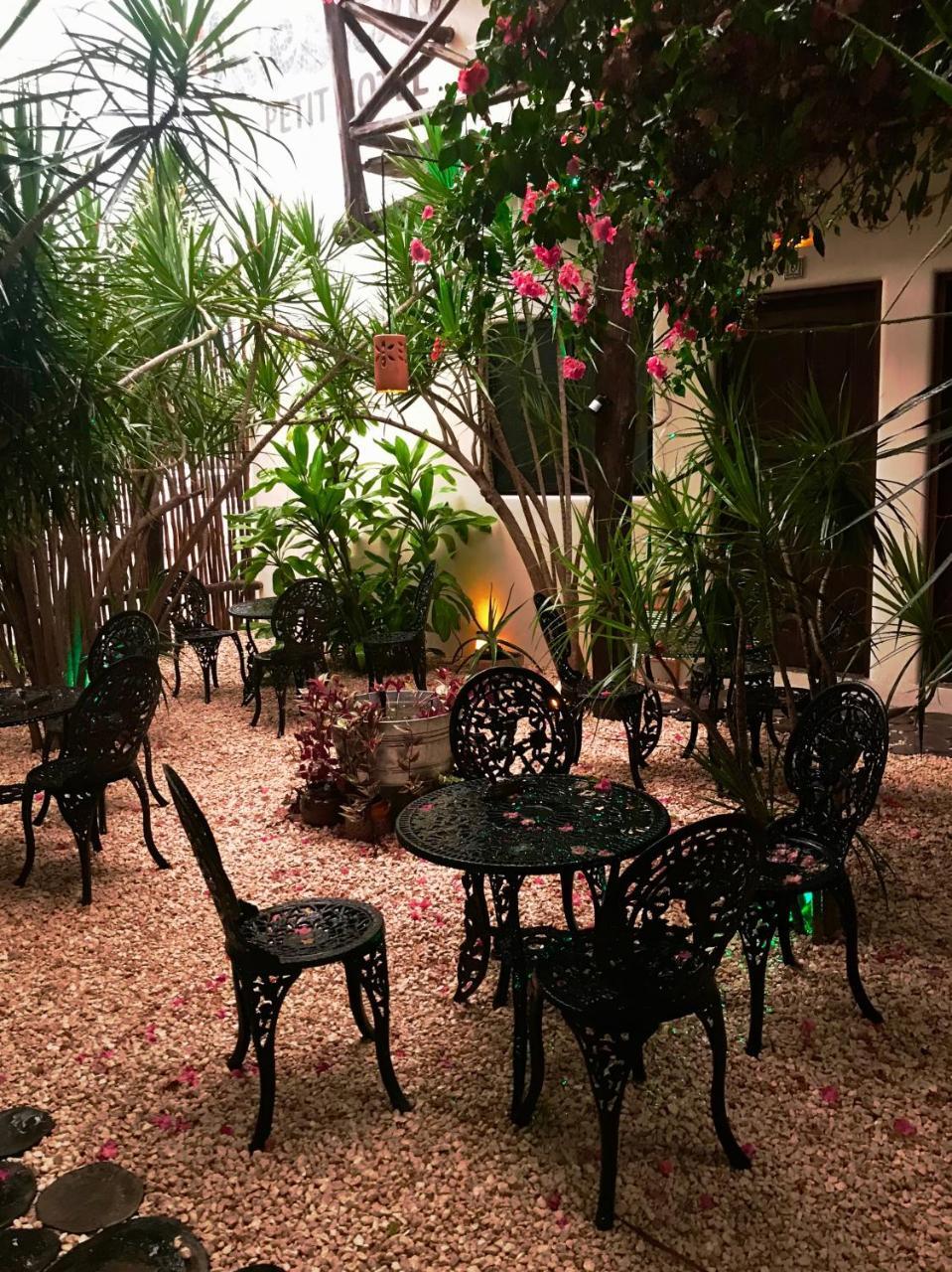 Lo Nuestro Petit Hotel Tulum Bagian luar foto