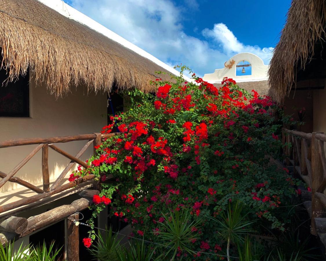 Lo Nuestro Petit Hotel Tulum Bagian luar foto